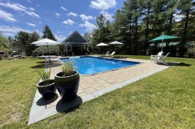 WEEKENDS IN JULY AVAILABLE Stunning Heated Salt Water Pool With Hot Tub And Outdoor Kitchen Area 