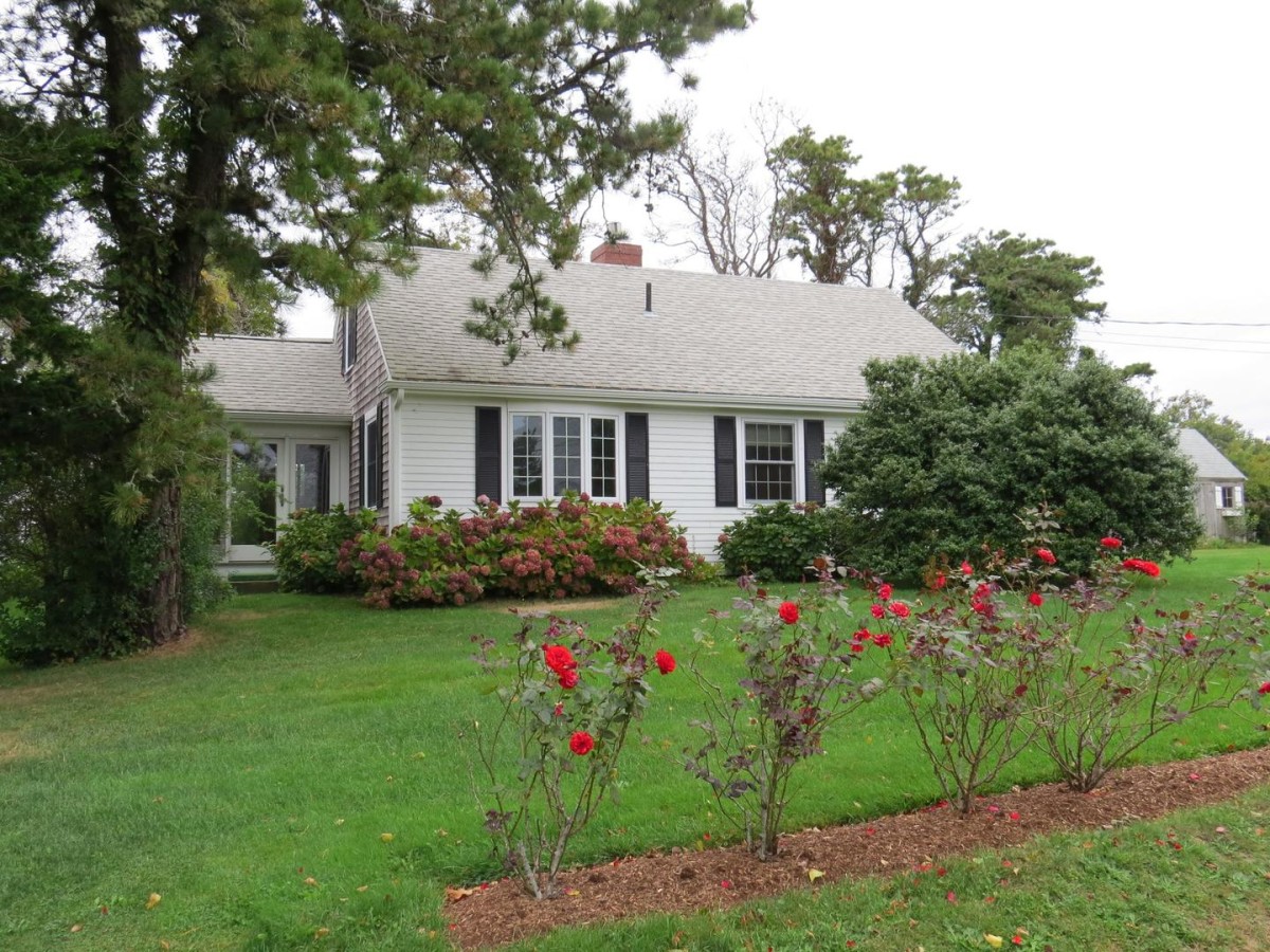 Kinlin Grover Vacation Rentals-Updated Cottage With Association Access to Nauset -image-1