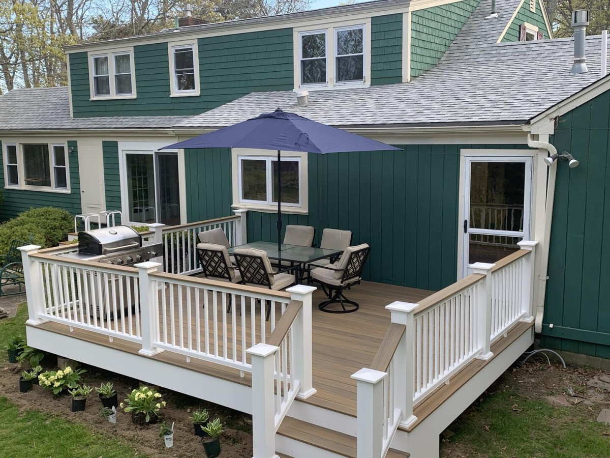 Large back deck with outside dining and gas grill