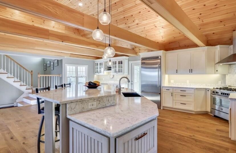 Stunning Kitchen on Main floor