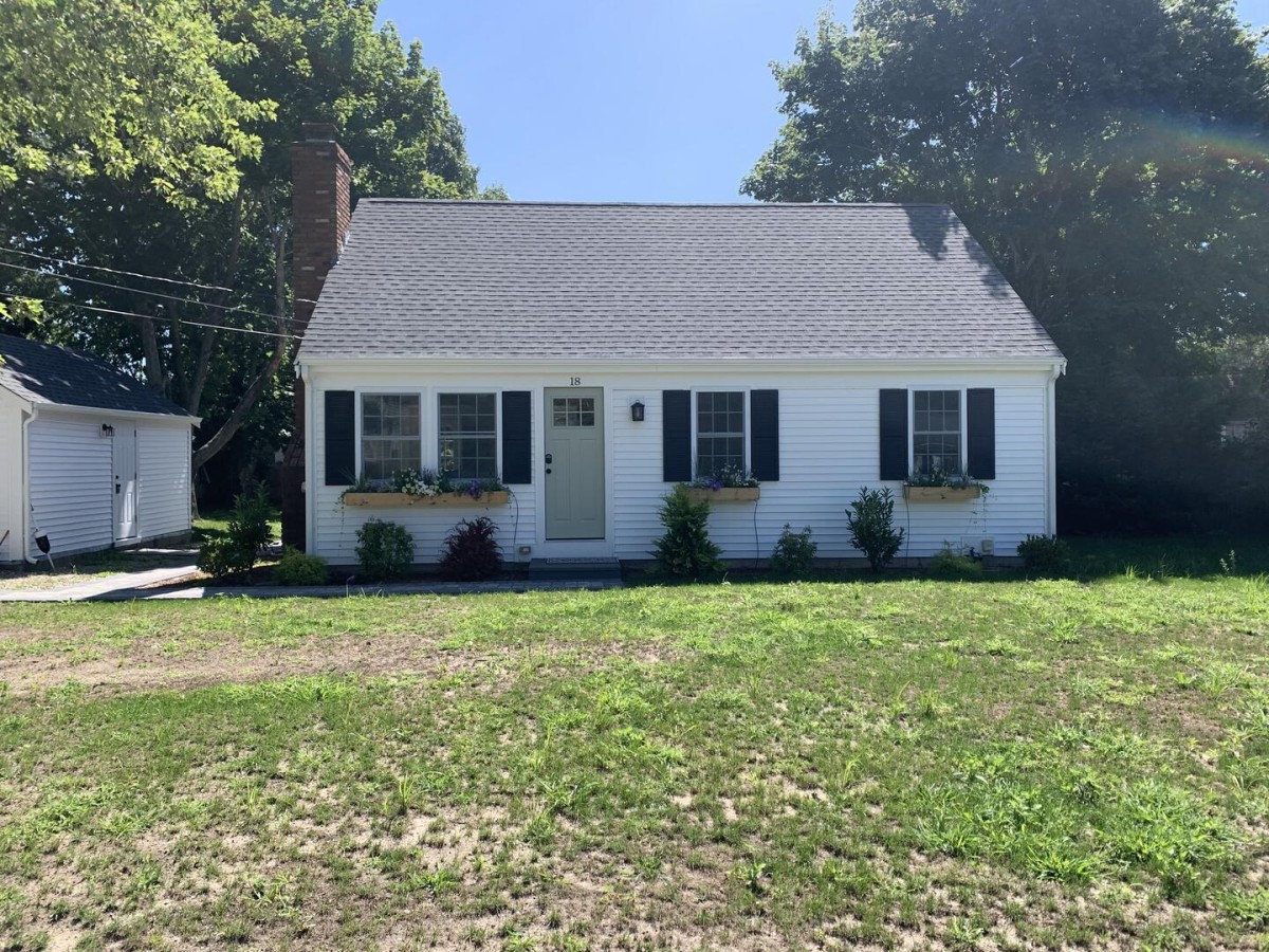 Newly Remodeled 3 Bedroom 2 Bath South Yarmouth Ho South Yarmouth MA   IMG 9777 