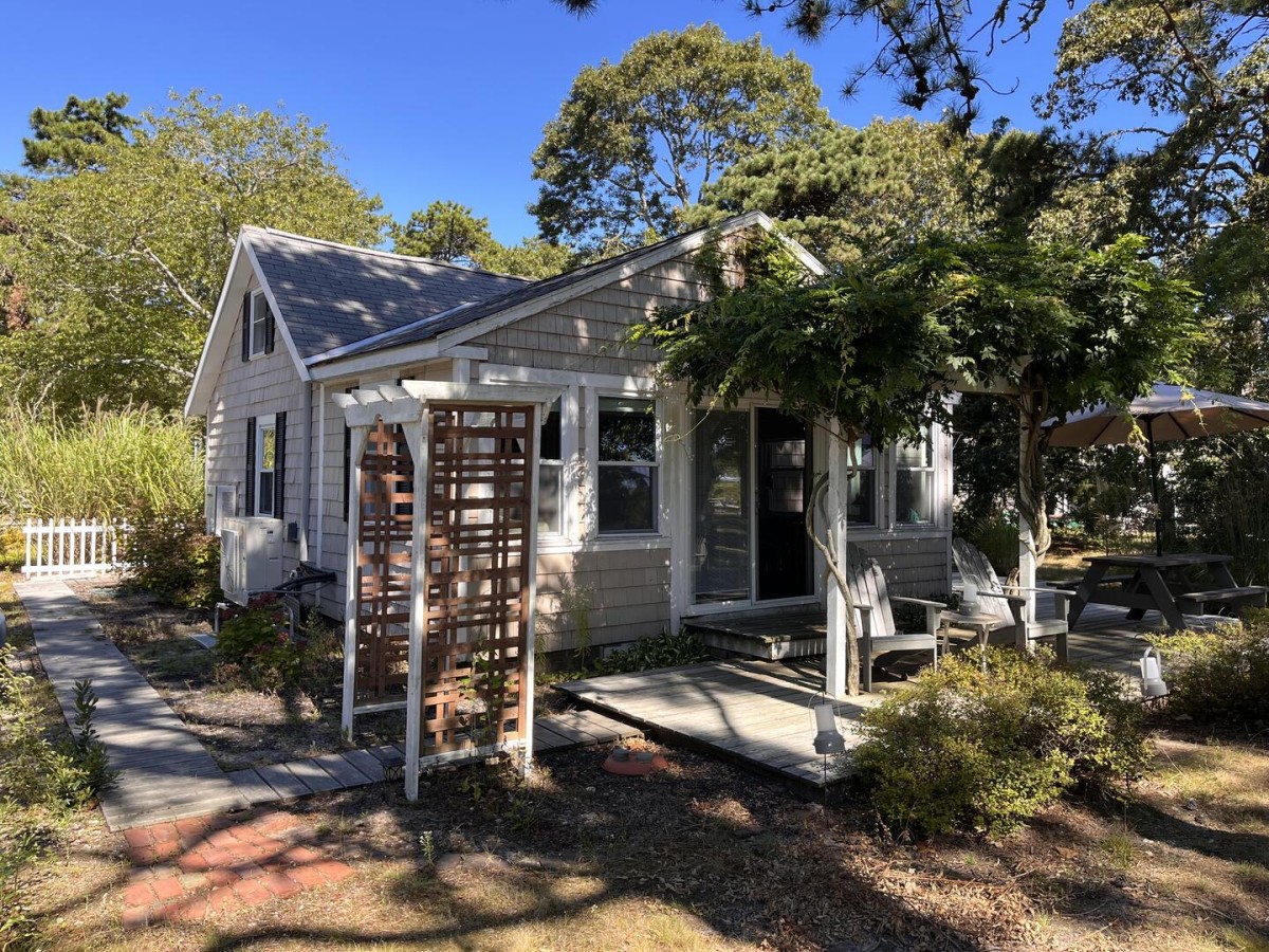 Front elevation of cottage